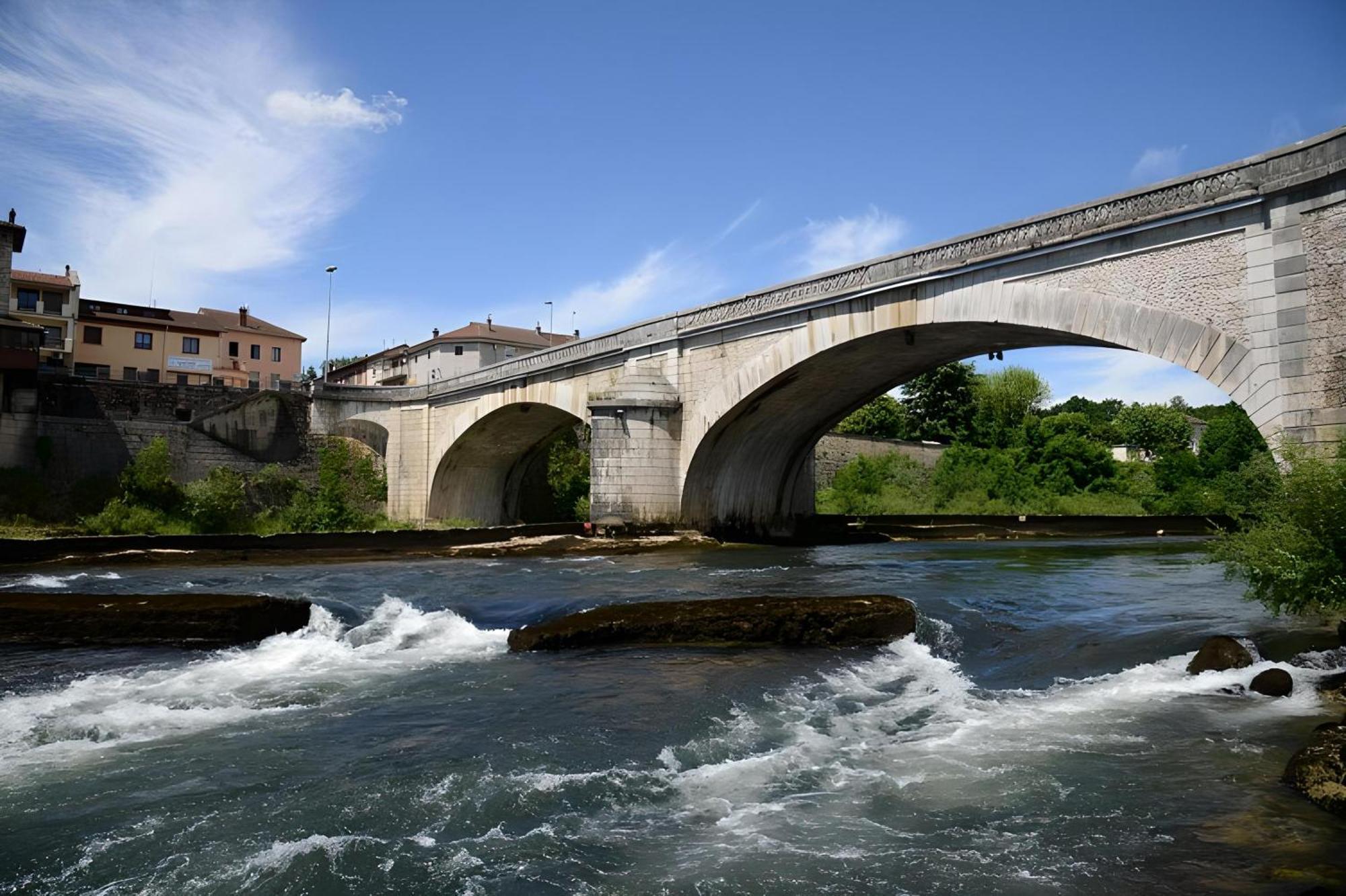 Gite L Ainstant A 2 Pas De La Riviere, Proche Cnpe Et A42 Neuville-sur-Ain エクステリア 写真